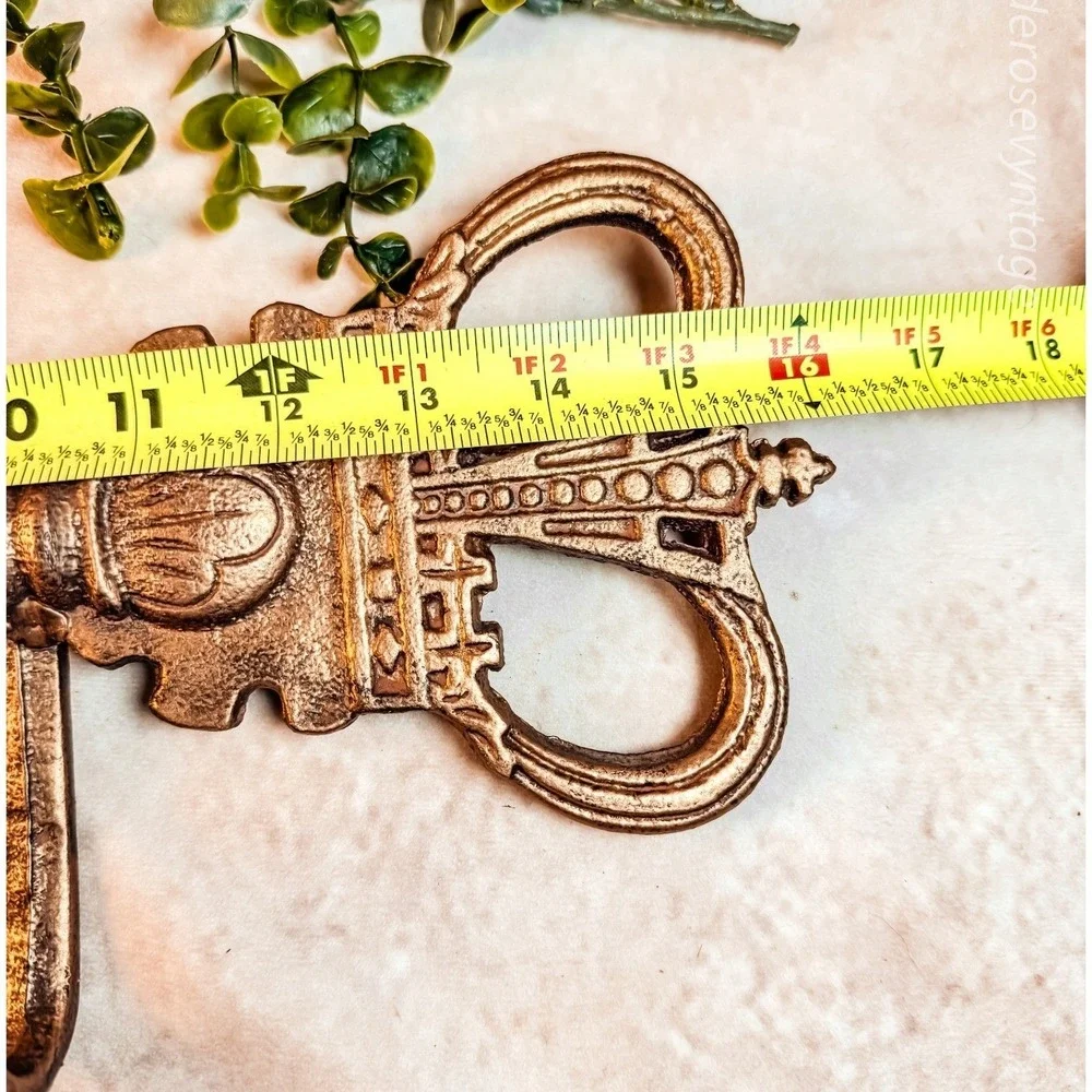 Ornate Skeleton Key Wall Hanging Coat Rack